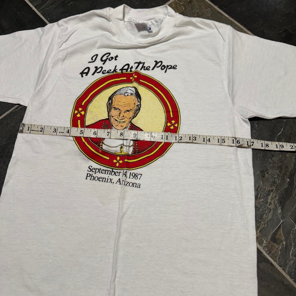 VINTAGE 80s Pope John Paul II 'Peek at the Pope' white Graphic Tee - Medium - Picture 6 of 7